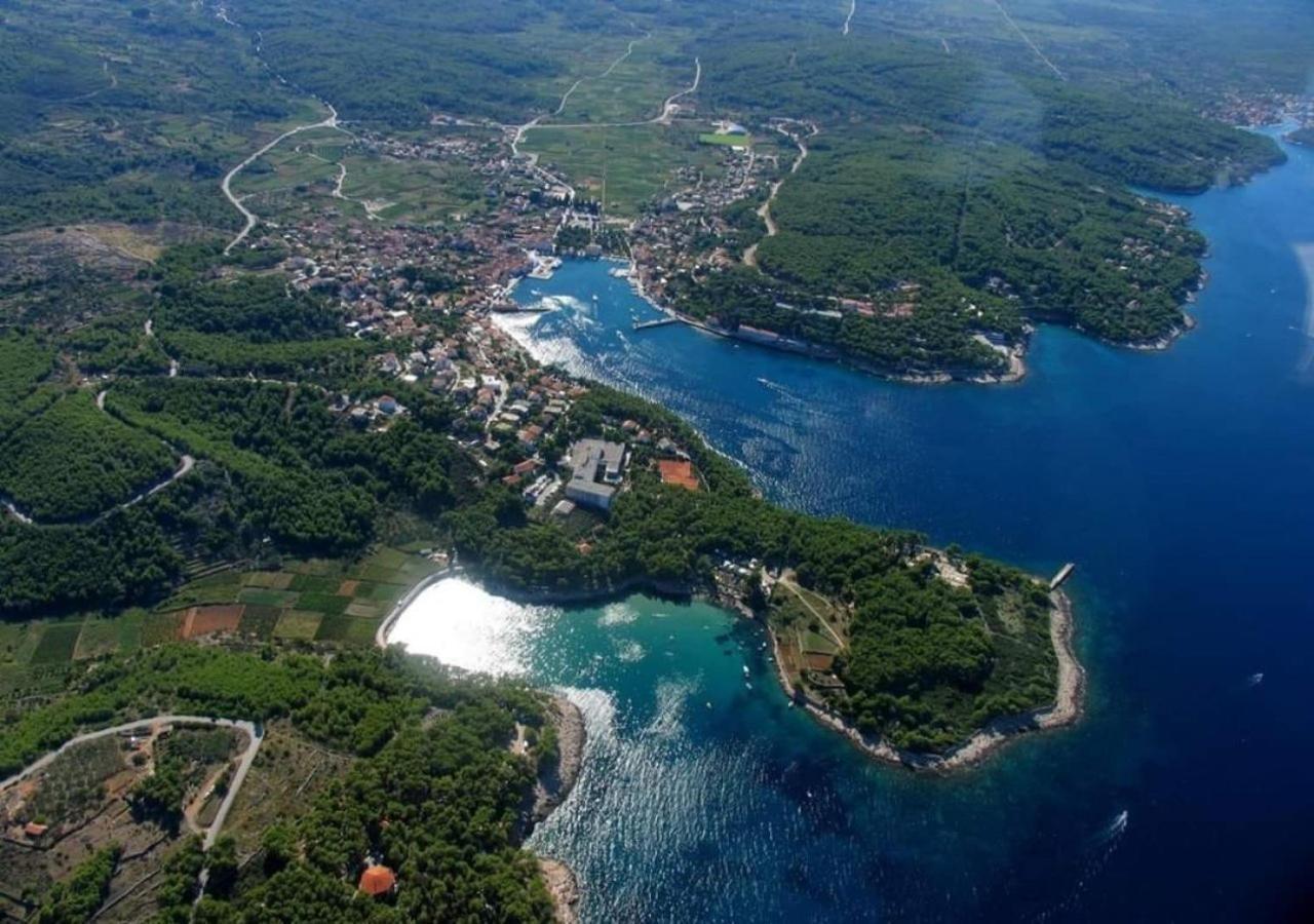 Apartment Bozikovic - Jelsa - Vitarnja Экстерьер фото