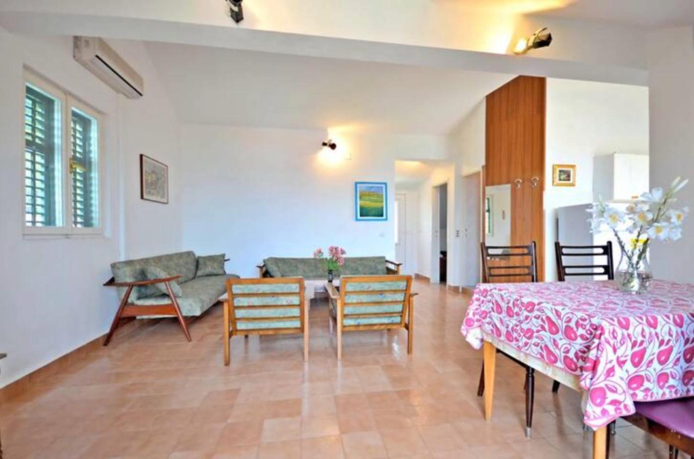 Apartment Bozikovic - Jelsa - Vitarnja Экстерьер фото
