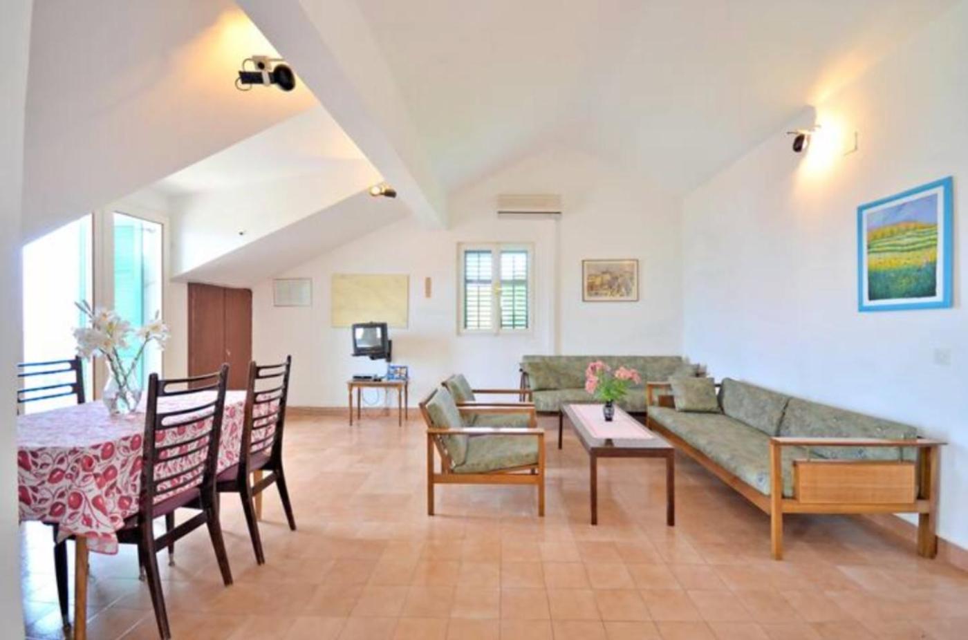 Apartment Bozikovic - Jelsa - Vitarnja Экстерьер фото