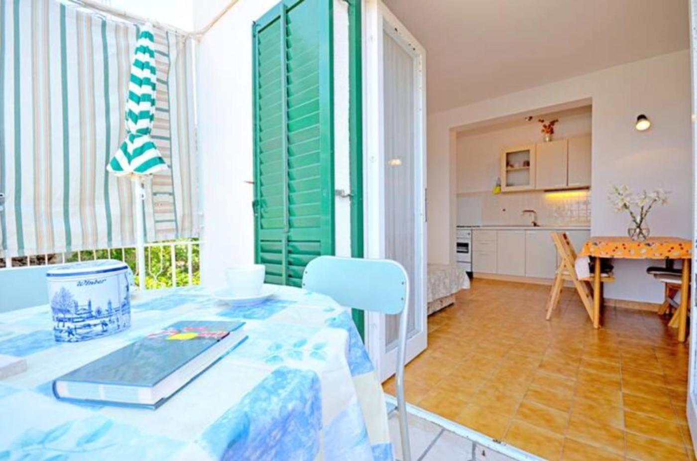 Apartment Bozikovic - Jelsa - Vitarnja Экстерьер фото