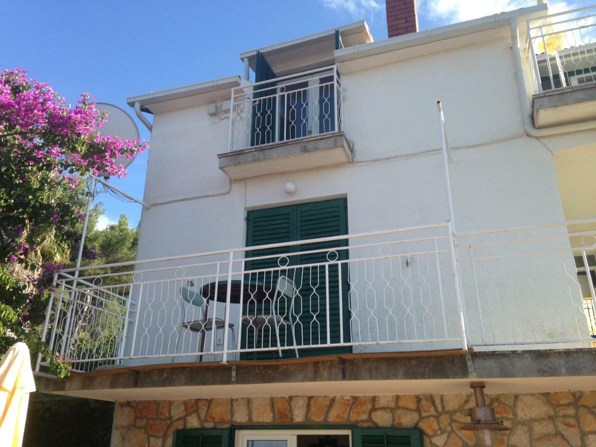 Apartment Bozikovic - Jelsa - Vitarnja Экстерьер фото